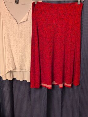 NWOT LuLaRoe Red, Orange, and Black Patterned A-Line Skirt  L